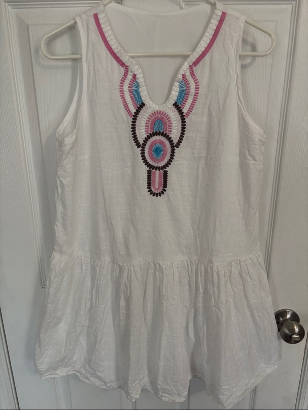 Cupshe Cotton White Sleeveless Tunic with Pink and Blue Embroidery